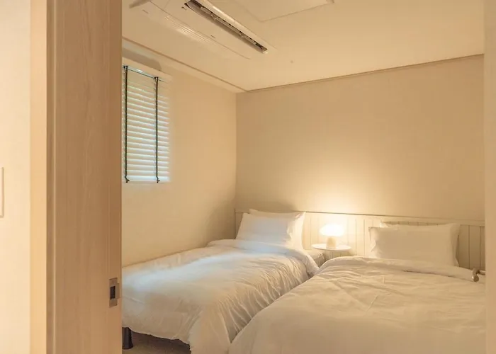 Middle In Myeongdong * 首爾